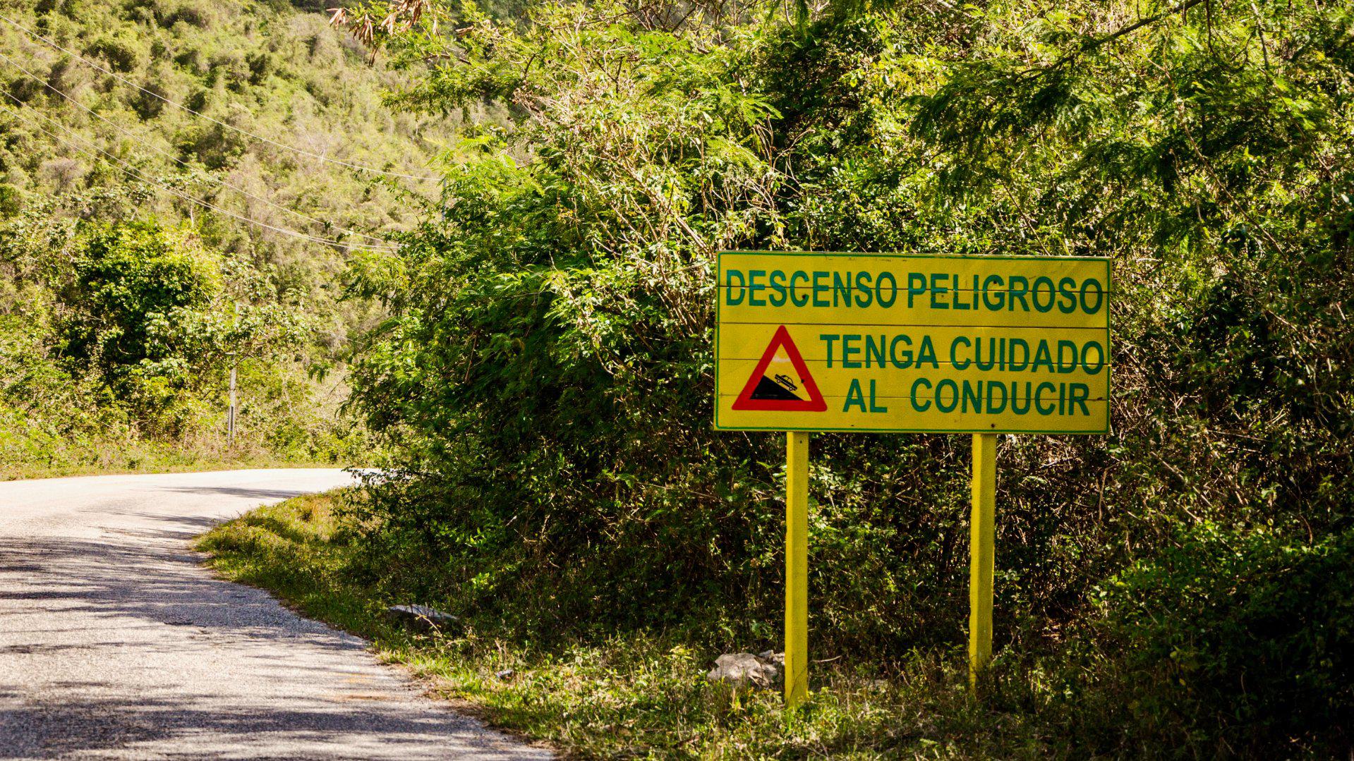 Descente dangereuse. Faite attention en conduisant
