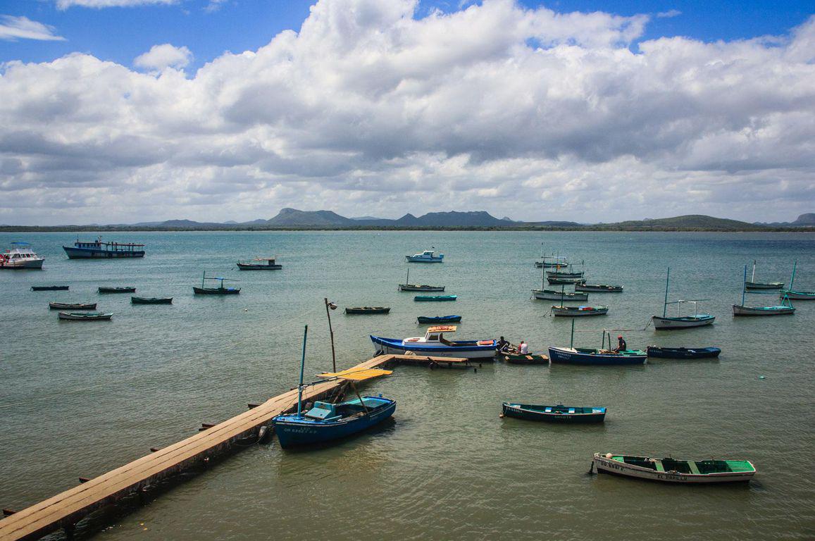 Vue de la baie de Gibara, petit village de pêcheur à l'Est de Cuba, lieu du Festival