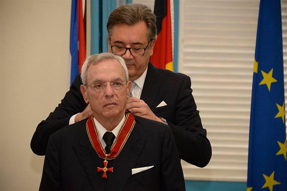 Eusebio Leal Spengler reçoit la Croix Fédérale du mérite