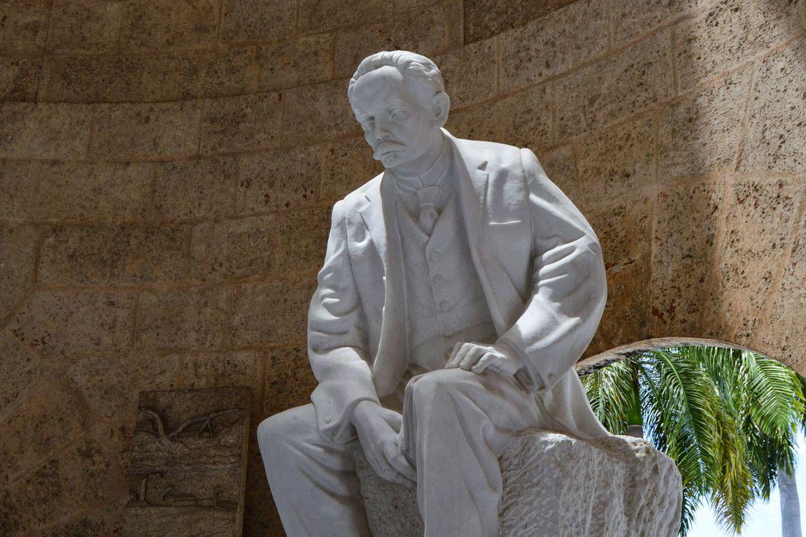 Cementerio Santa Ifigenia Estatua José Martí