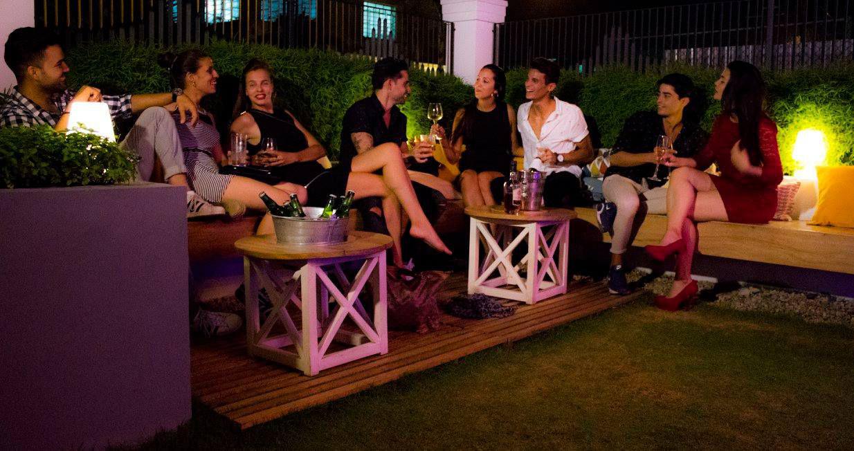 Vue du jardin du Bar Pazillo dans le Vedado, à La Havane