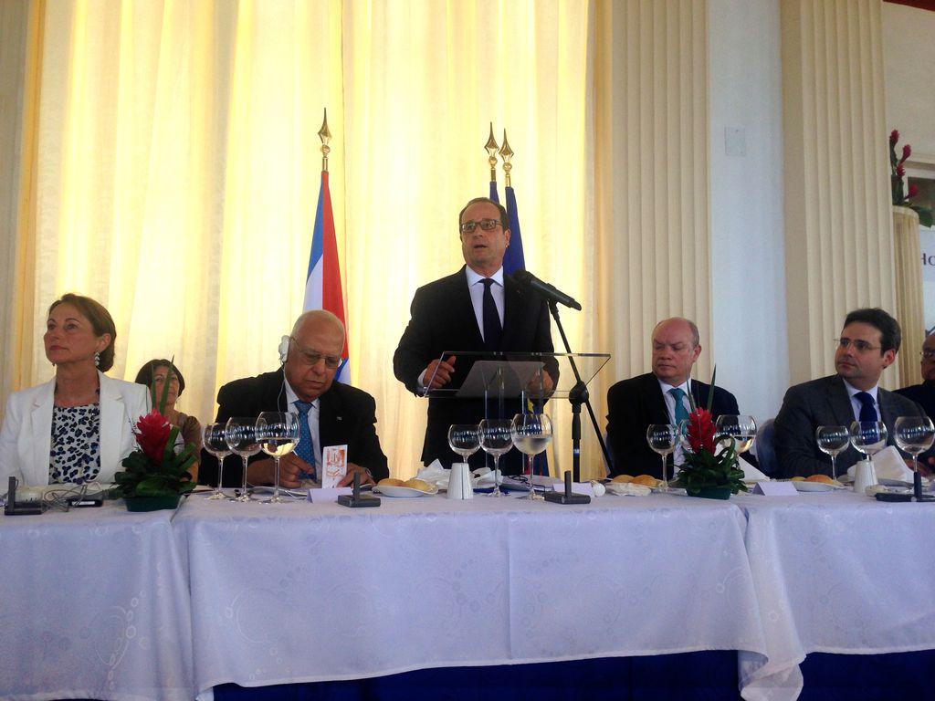Le président Fançois Hollande lors de sa visite à Cuba en mai 2015 après laquelle il a créé le Mois de la culture française à Cuba
