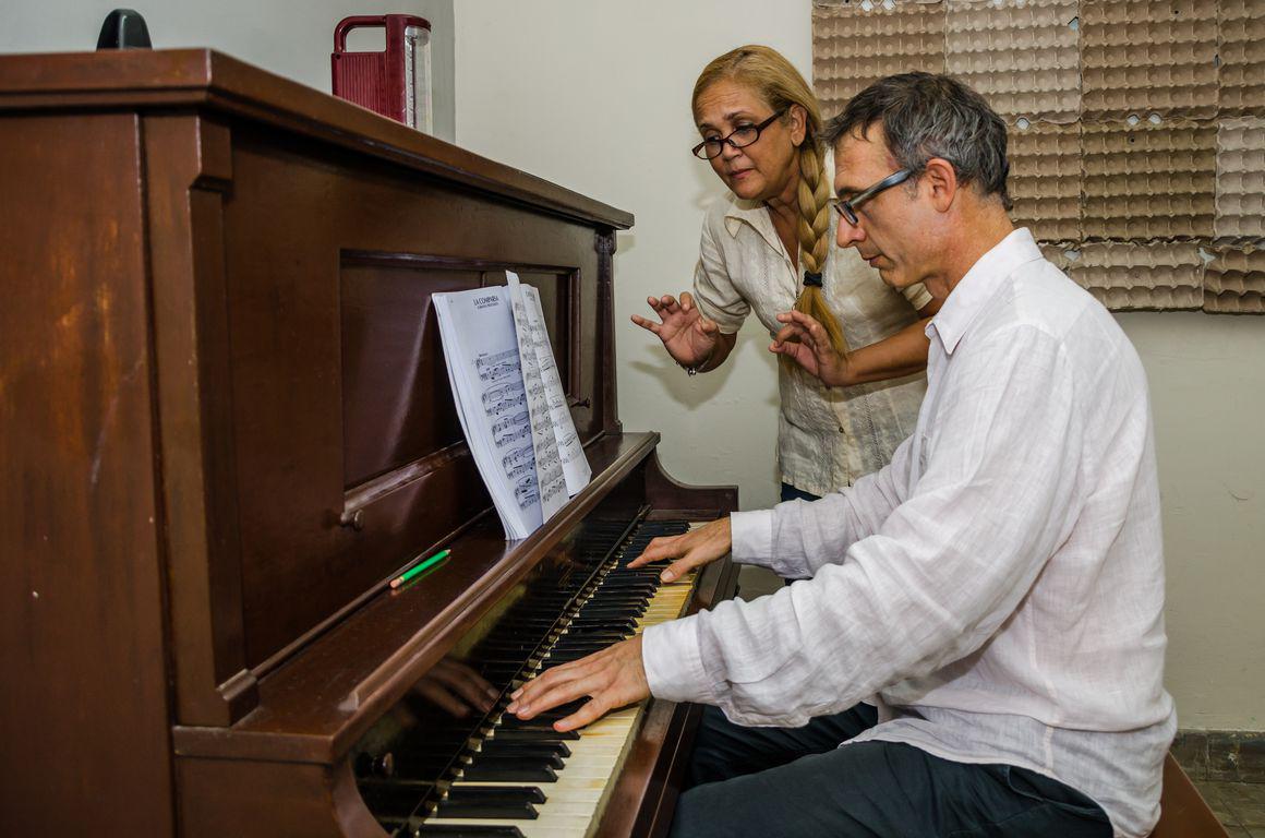 Un cours de piano à Havana Music School