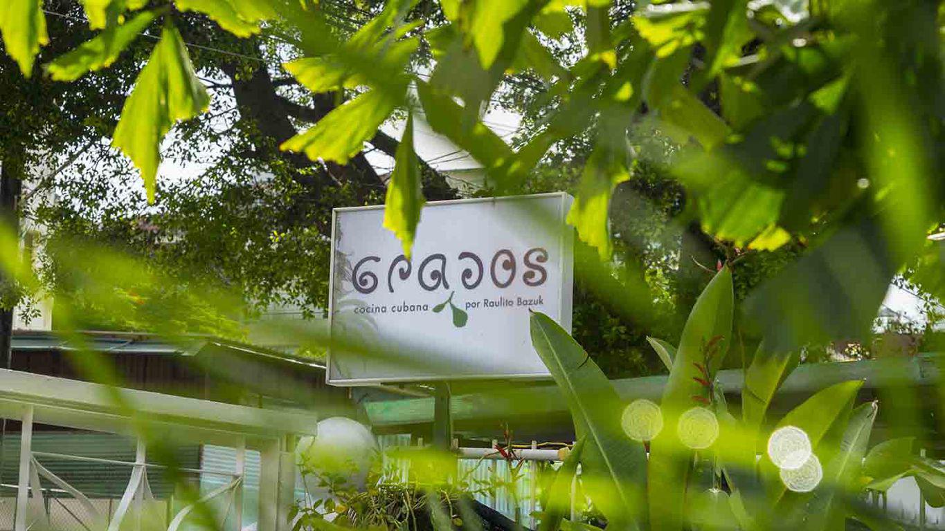 Enseigne du restaurant Grados de Raulito Bazuk dans le Vedado, La Havane