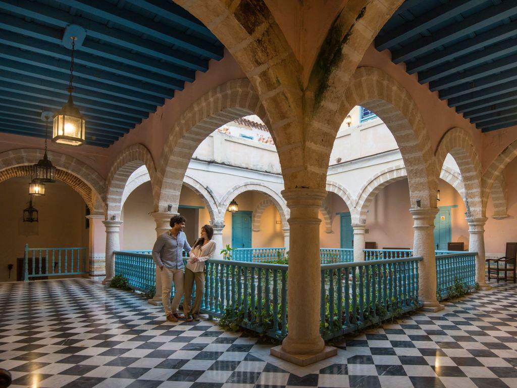 Intérieur de l'hôtel de Prado Ameno, hôtel colonial à La Havane