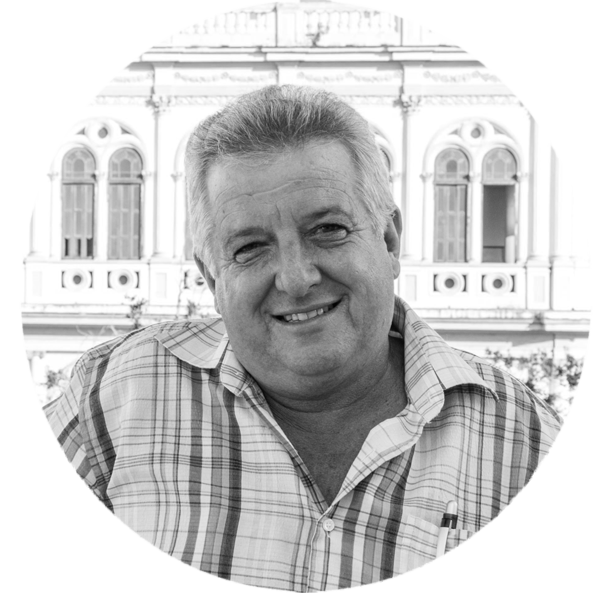 Manolo Dovales